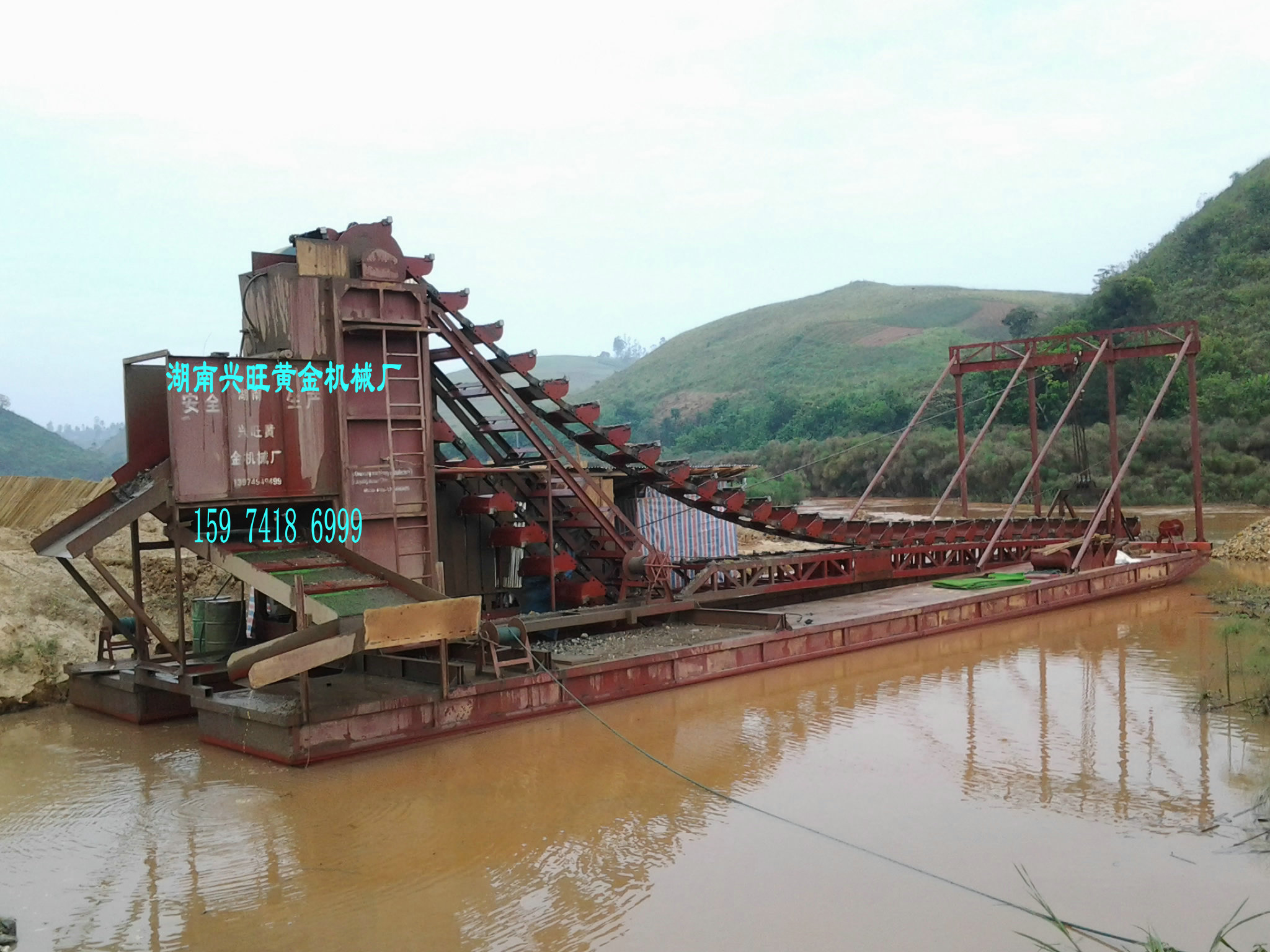长沙旱地淘金船广泛适用于河道、水库…的采金使用，工作区域面大，河道深浅不受限制，结构设计合理