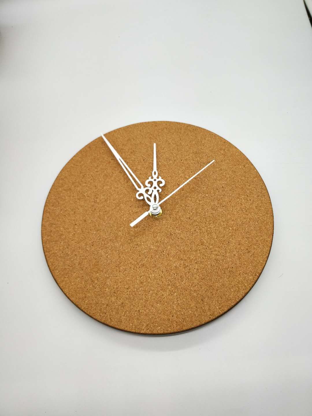 厂家可生产加工软木挂钟定制设计