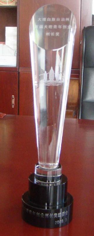 定做水晶话筒架 花瓶 水晶笔筒 水晶影像水晶鼎定做水晶话筒架花瓶